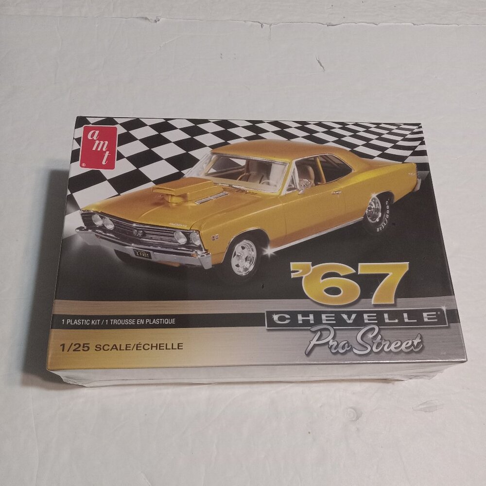 AMT 1967 Chevy Chevelle Pro Street 1:25 Scale Model Kit New in Plastic